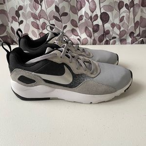 Nike grey sneakers